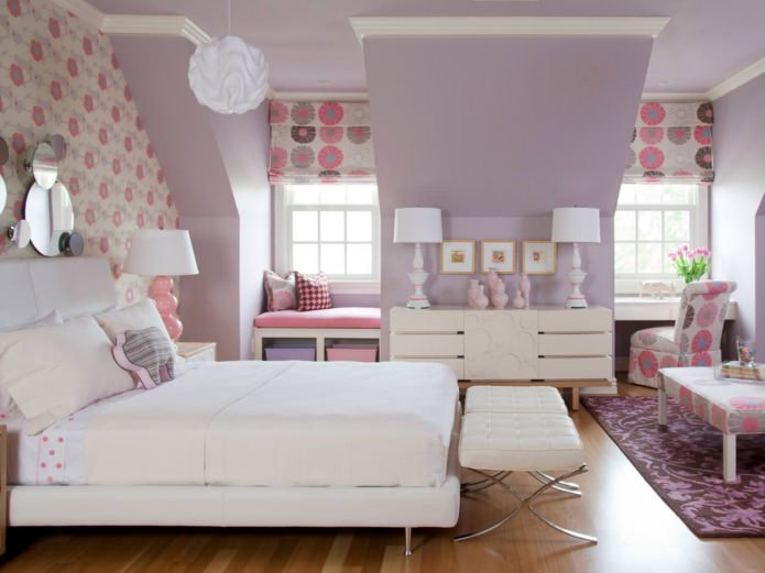 Violet-pink interior in the nursery for a girl