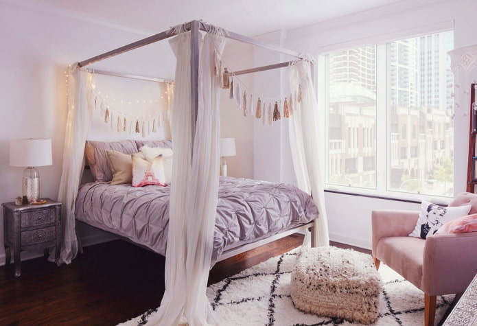 Lilac walls in the bedroom with a canopy