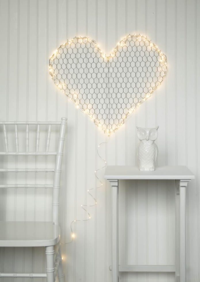 drawing on the wall in the form of a heart with a garland