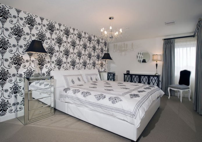 Combined wallpaper in the bedroom: plain and patterned