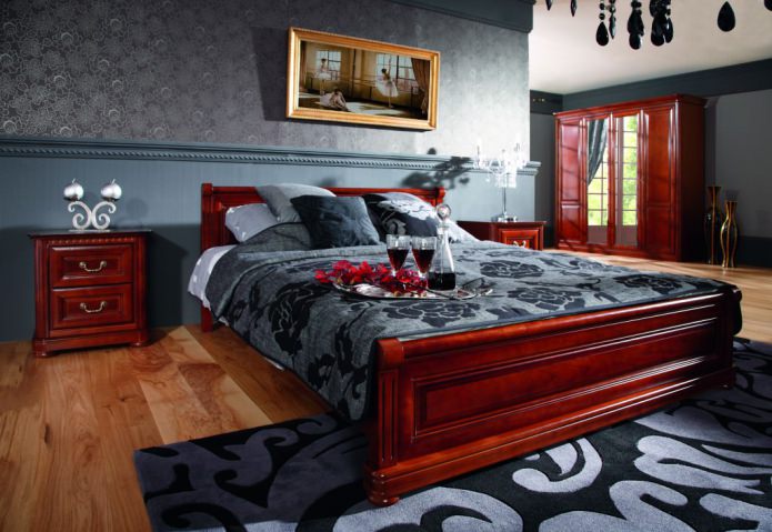Kombinierte Tapete in einem klassischen Schlafzimmer mit Bordüre