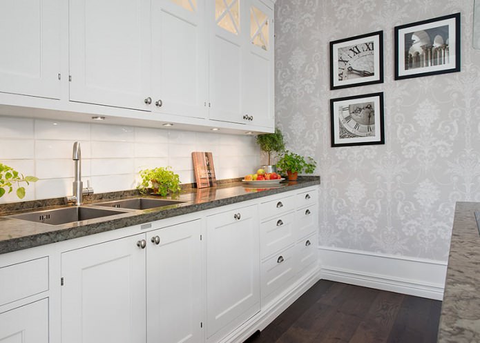 Light gray wallpaper in the interior of the kitchen with a white set