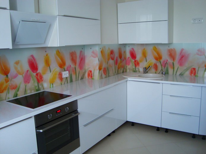 kitchen apron with tulips