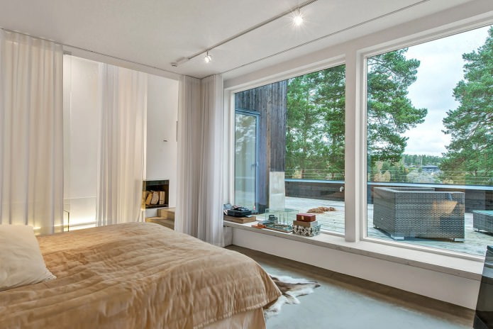 Дизајн спаваће собе са панорамским прозорима