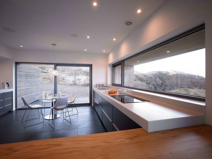 การออกแบบห้องครัวพร้อมหน้าต่างแบบพาโนรามา