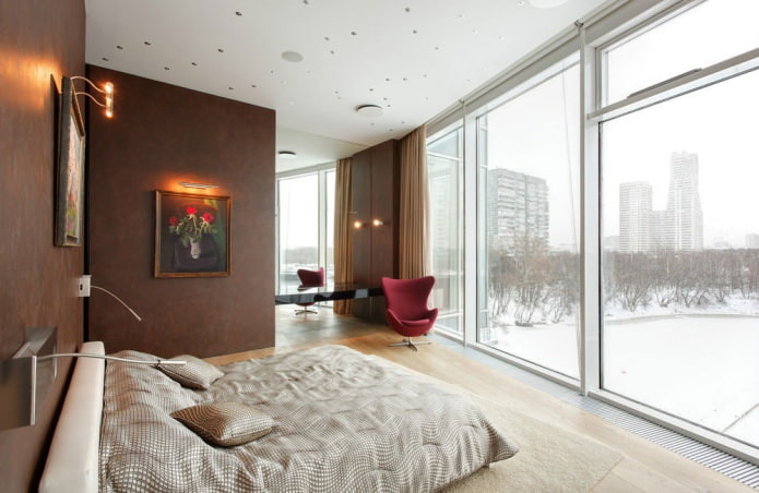 ентеријер спаваће собе са панорамским прозорима