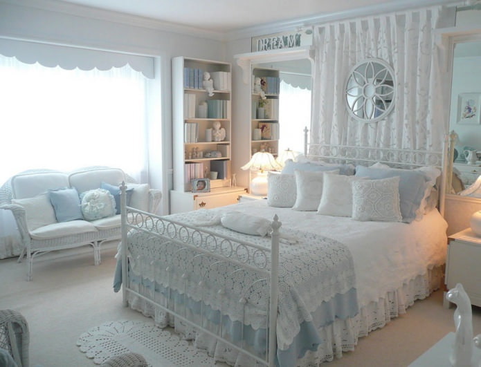 bedroom design for a girl in the style of shabby chic