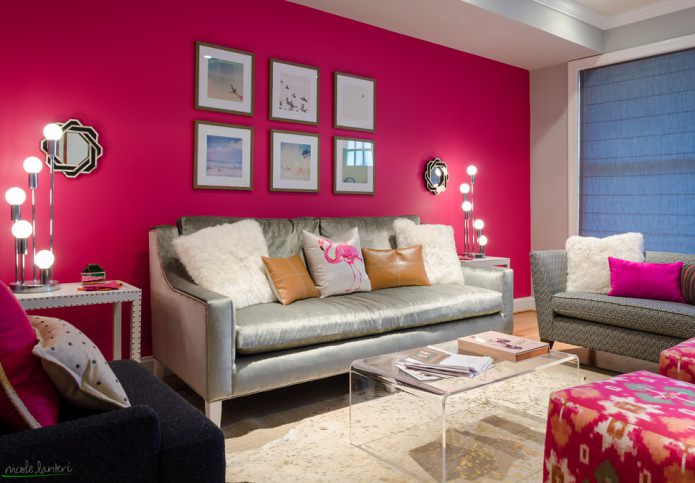 rózsaszín fal a nappaliban