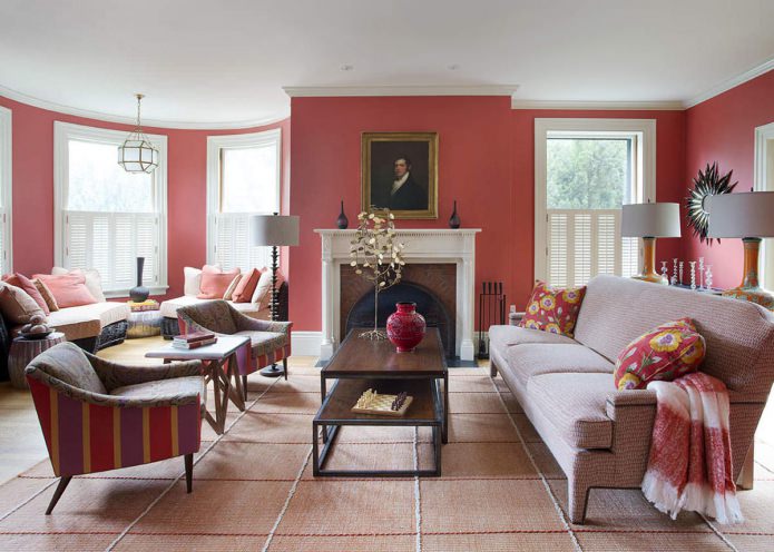 ентеријер дневне собе у ружичастим бојама