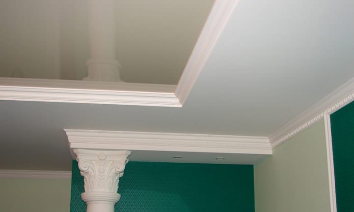 Skirting board for stretch ceiling