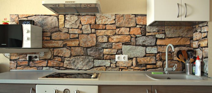 Design einer Küchenschürze aus Kunststoff unter einem Stein