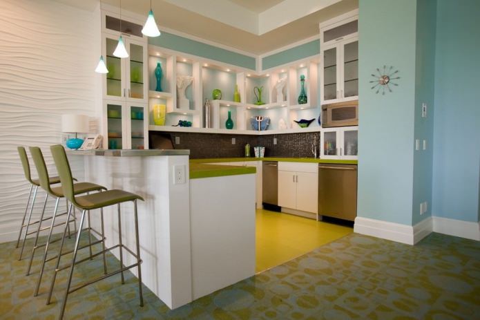 Zoning in a spacious kitchen