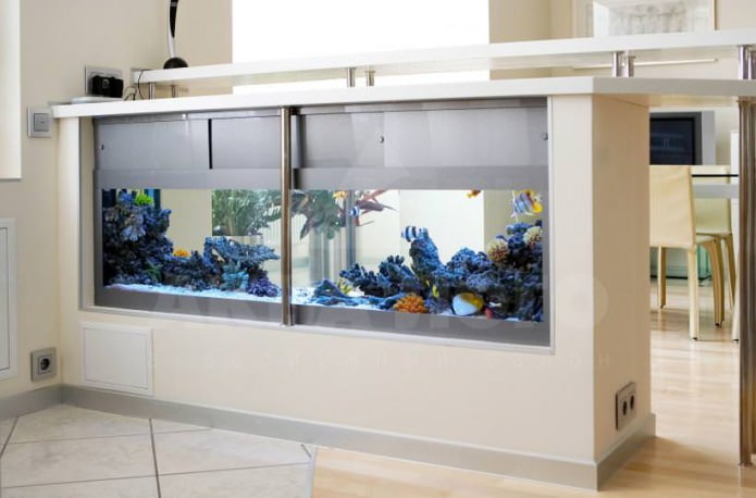 дизајн шанка бројача са уграђеним акваријумом