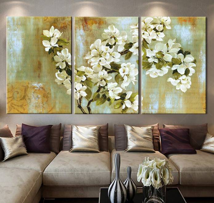 Modular painting with flowers in the interior of the living room