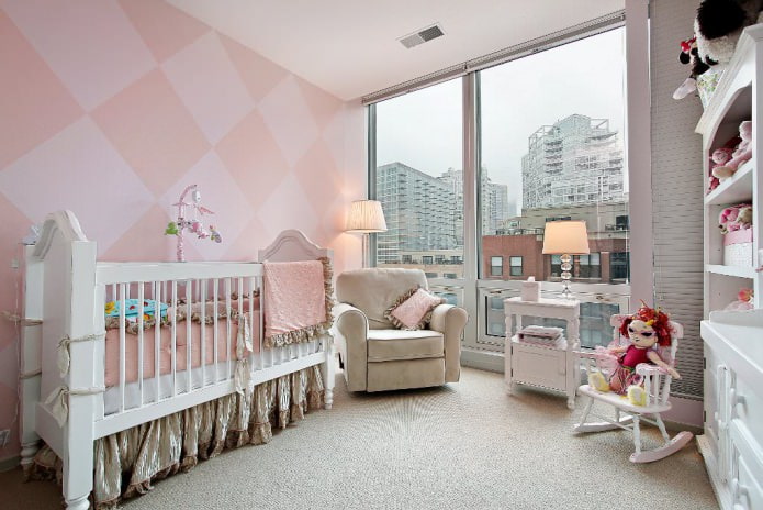 wallpaper in pink in the nursery for a newborn
