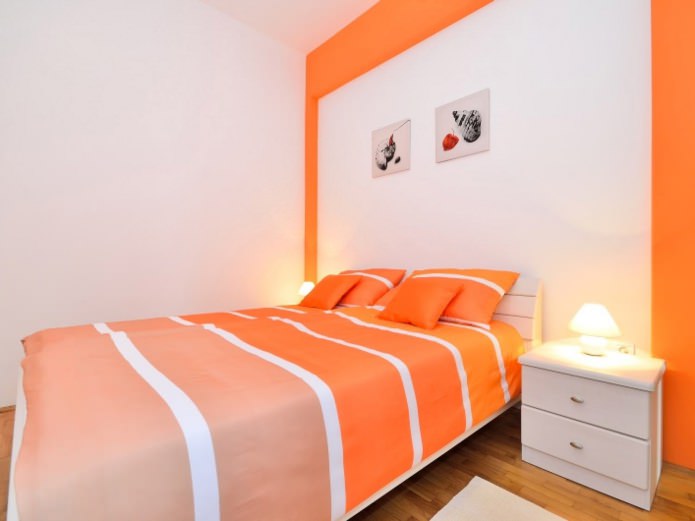 orange-weiße Bettwäsche