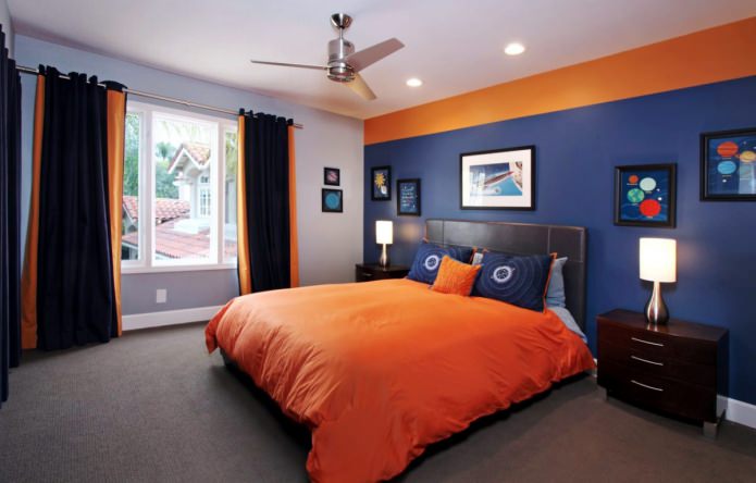 blau-oranges Zimmer