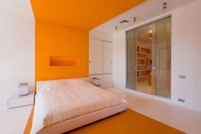бојање зидова у спаваћој соби у бело и наранџасто