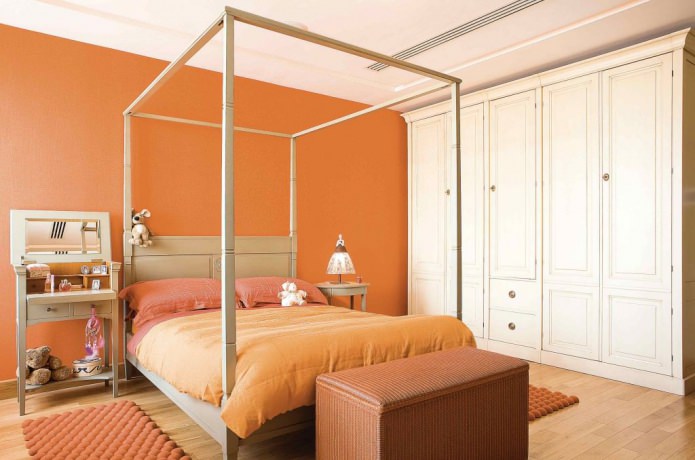 narancssárga színű szoba