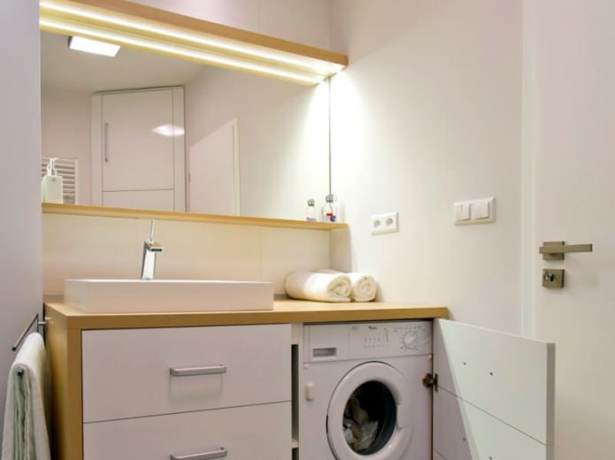 mosógép a fürdőszobában, modern stílusban