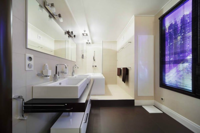 fürdőszoba modern stílusban hamis ablakkal