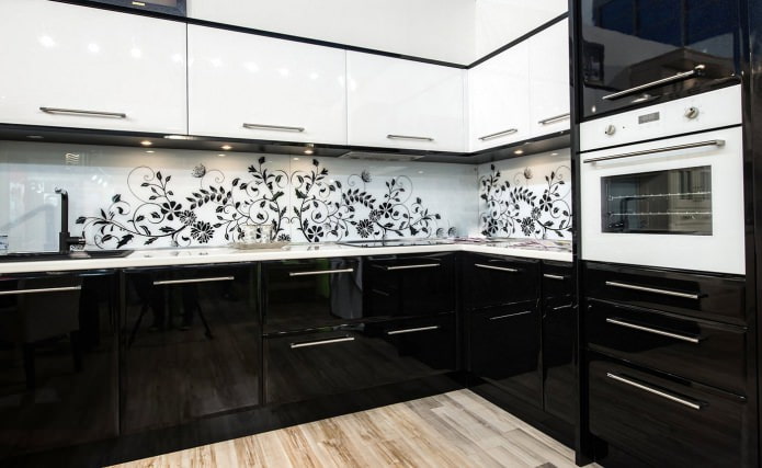 Fekete-fehér konyha belső