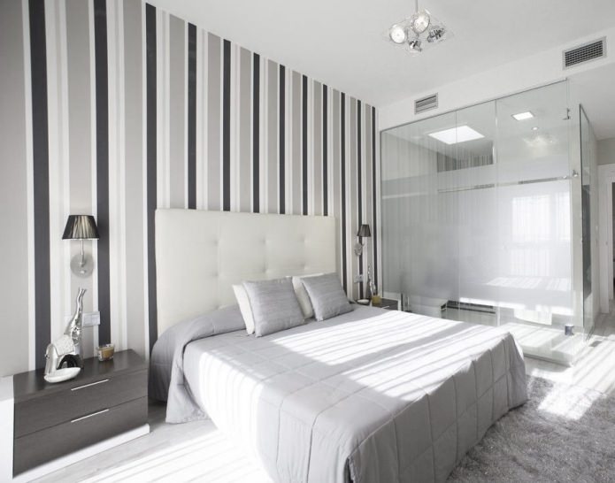Vertical strip on the walls in the bedroom