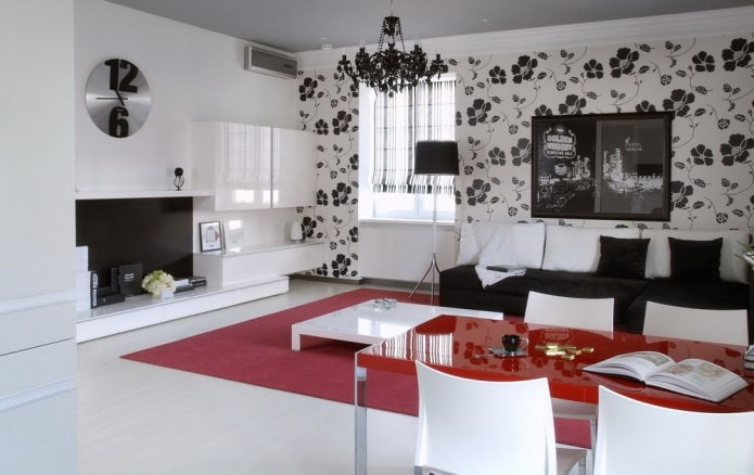 Black and white wallpaper in the interior of the living room
