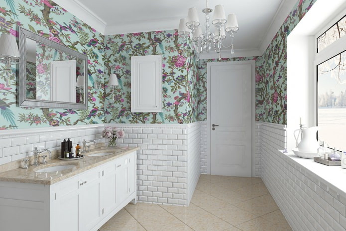 pasztell tapéta világos mintával és dekoratív téglákkal a fürdőszobában