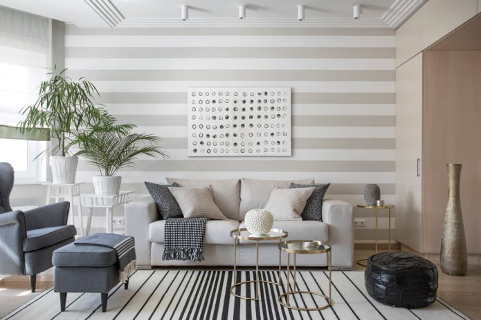 Wallpaper in gray stripes in the living room