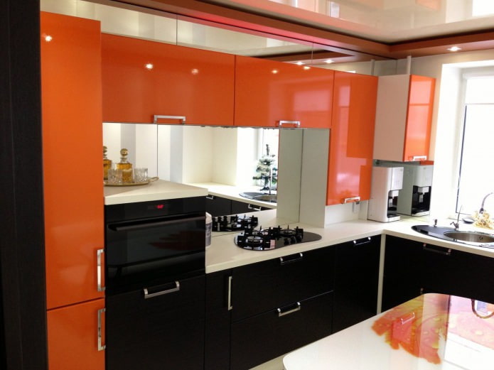 Küchenset in Schwarz und Orange