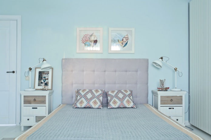 Blue color in the interior of the bedroom