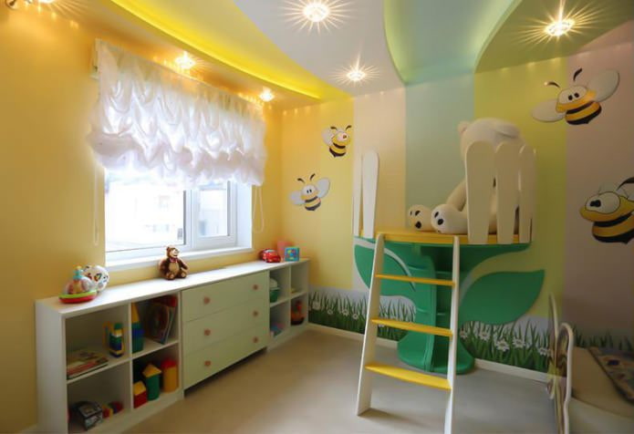Spanndecke im Inneren des Kinderzimmers