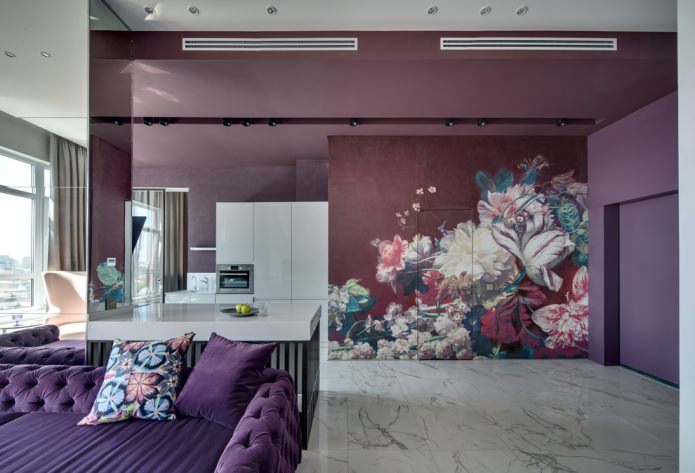 lila színű a belső térben