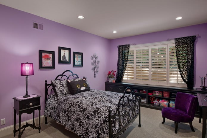 Fekete és lila belső tér a gyermek hálószobában