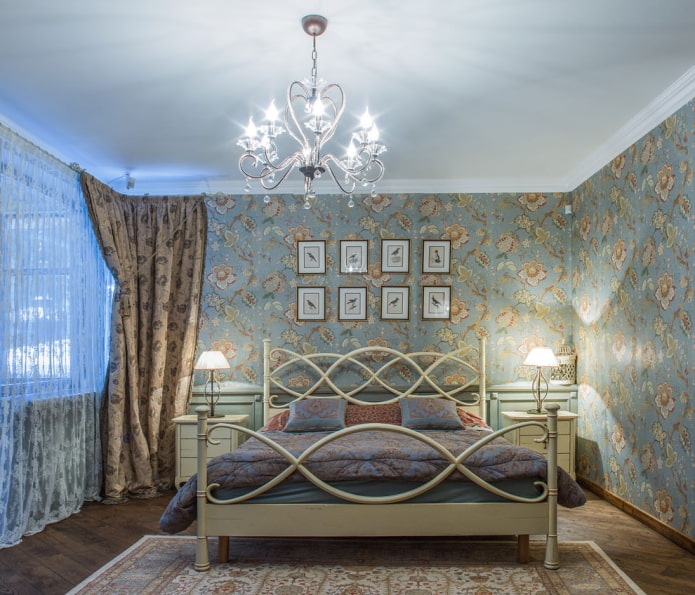 Blue-brown wallpaper in the bedroom