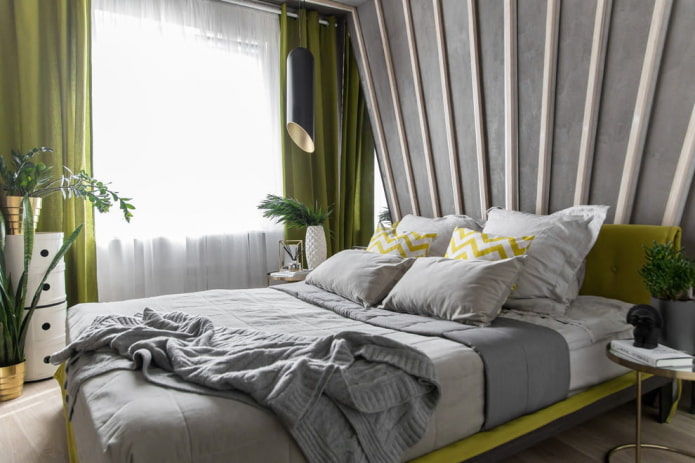 Schlafzimmer mit vertikalem Dekor an der Wand