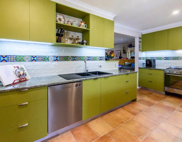 สีเขียวภายในห้องครัว
