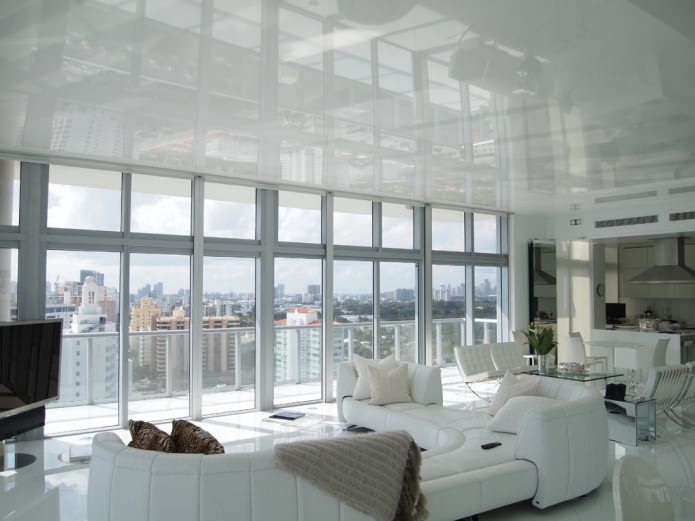 white single-level ceiling