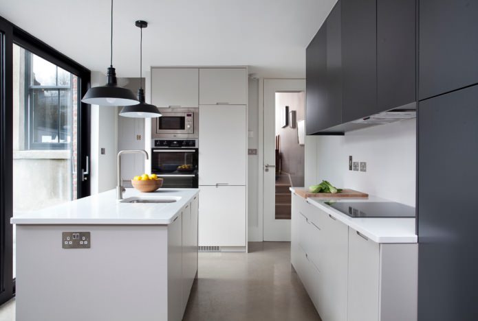 Црна и сива мат кухињска фасада