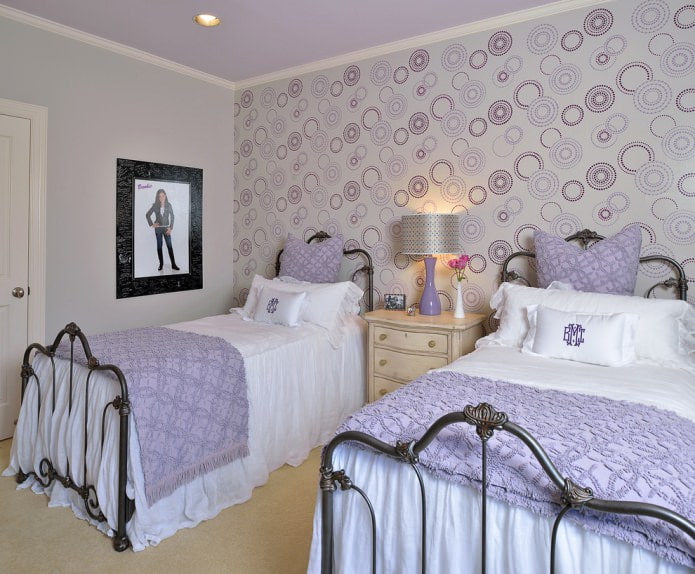 White-lilac wallpaper