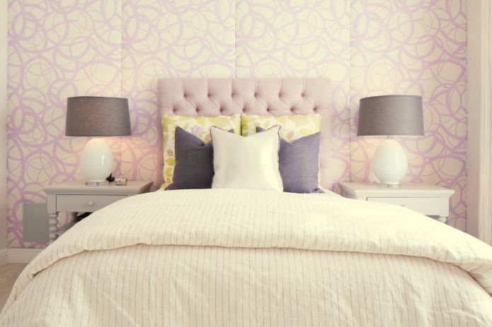 Beige and lilac patterned wallpaper