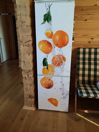 wallpaper with fruit pattern on the refrigerator