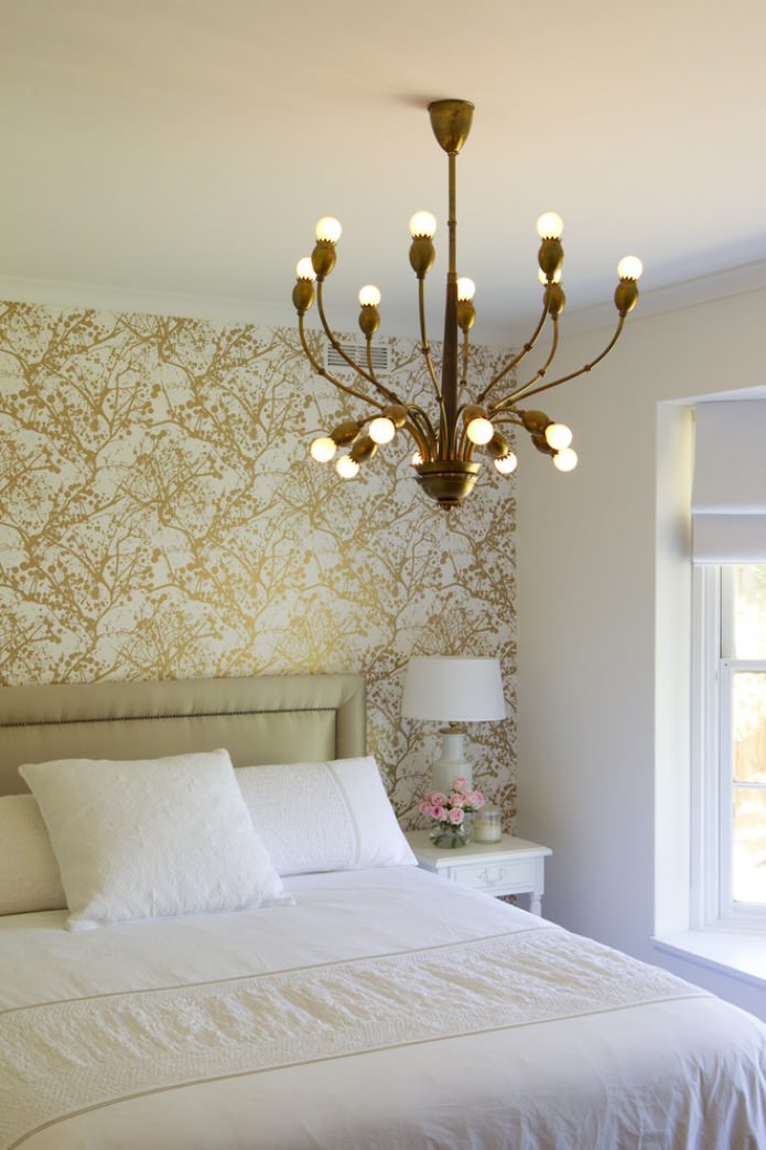 accent gold wall in the bedroom