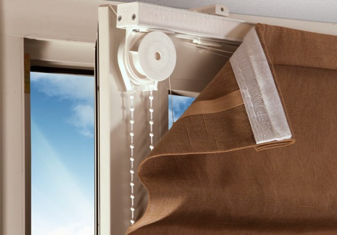 attachment of curtains without eaves