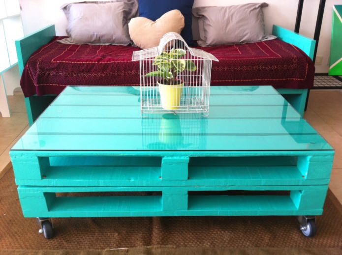 table of two pallets
