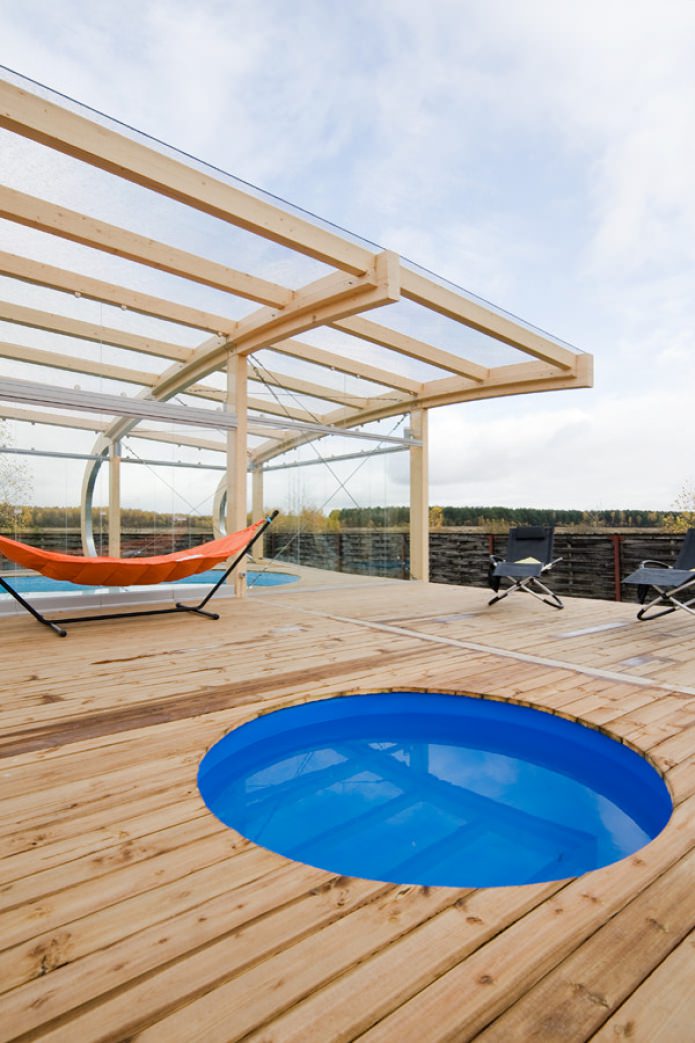 Terrasse mit Pool und Hängematte