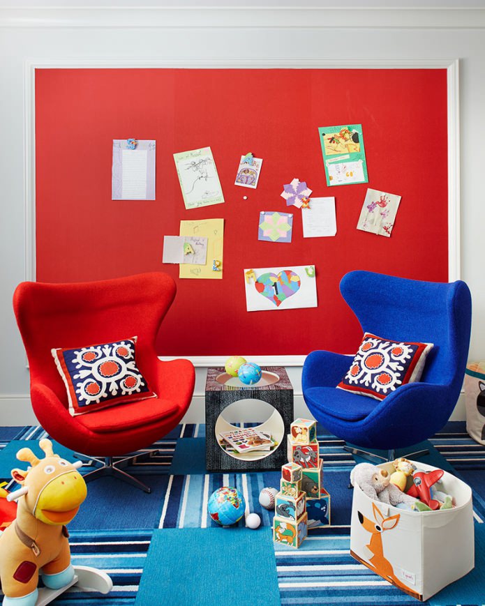 rot-blaues Kinderzimmer