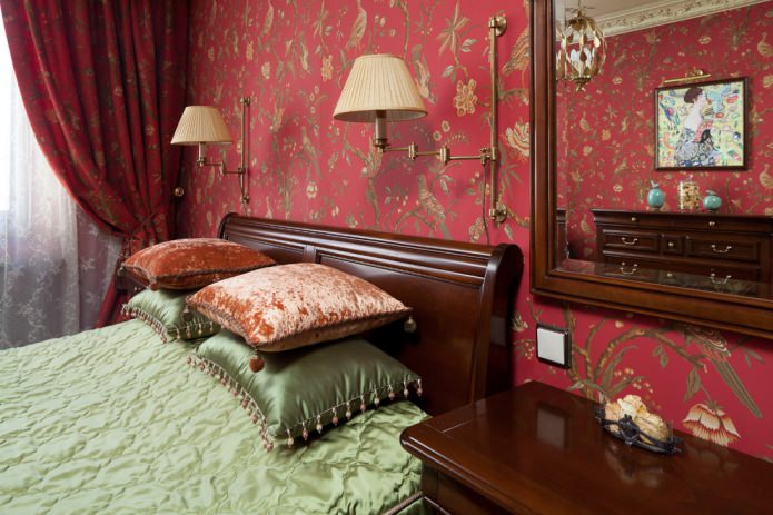 ห้องนอนสีแดงมะกอกสไตล์คลาสสิก