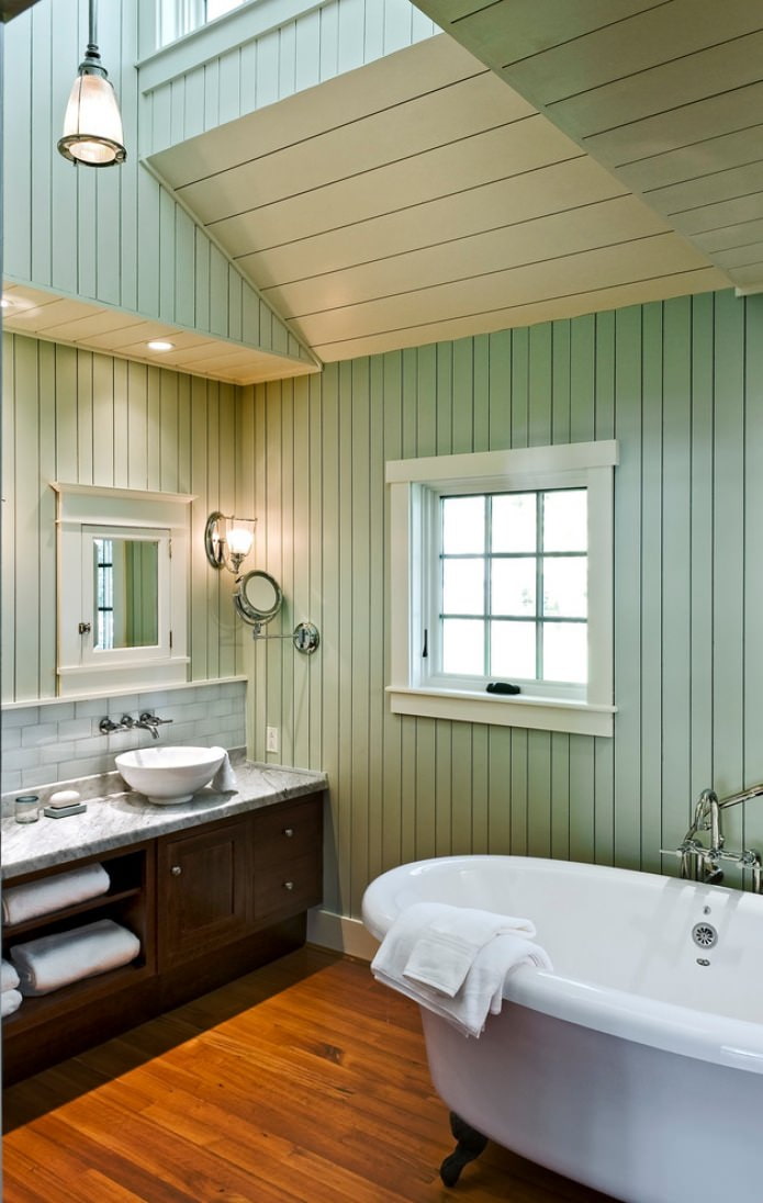 zöld tetőtéri fürdőszoba